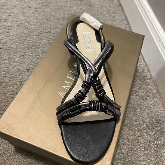 American Glamour byBadgley Mischka leather sandals - Picture 9 of 10